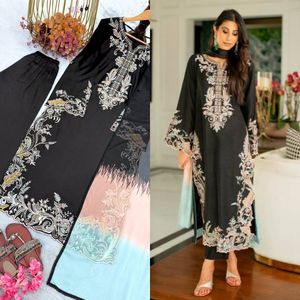 Ensemble de kaftan long élégant pour femmes en rayonne satinée pure avec broderies de qualité supérieure, détails découpés élégants, manches fantaisie, et - Product Image 4