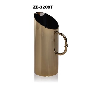 Jarra de Agua Hecha a Mano de Acero Inoxidable con Asa, Jarra de Servir de Metal Dorado para el Hogar, Cocina, Bodas y Decoración de Mesa - Product Image 1
