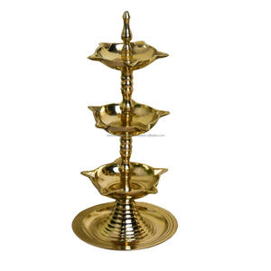 Diya Kerala à 3 couches en laiton pur | 6 pouces | Lampe Pooja traditionnelle - Product Image 1