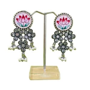 Boucles d'oreilles pendantes en laiton argenté oxydé avec zircon taillé en cloche et serti clos, bijoux de mariage classiques et traditionnels pour femmes - Product Image 1