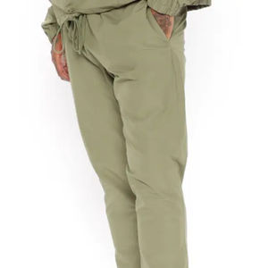 ชุดวอร์มลำลองแบบสวมใส่ได้ทั้งชายและหญิง คุณภาพสูง ขายดีประจำปี 2026 ผลิตจากโพลีเอสเตอร์ 100% เป็นมิตรต่อสิ่งแวดล้อม เหมาะสำหรับฤดูหนาว  รับสกรีนโลโก้ตามแบบที่ต้องการ - Product Image 2