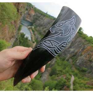 Mug à boire en corne de style nordique Viking, poli, fait main, en corne naturelle, tasse à bière, chopes à bière médiévales, traditionnel scandinave - Product Image 1