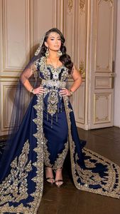 Karakou bleu élégant brodé avec longue traîne et détails dorés, tenue traditionnelle de mariage et de fiançailles pour femmes, style Moyen-Orient - Product Image 3