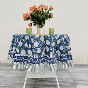 Nappe de table indienne de luxe faite à la main en coton brodé, motif floral, artisanale, classique, rouge, bleu, blanc, lavable, pour la maison - Product Image 4