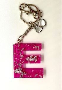 Llavero de Resina con Letras del Alfabeto Hecho a Mano, Personalizado con Diseño Artístico Colorido, Ideal para Llaves y Bolsos - Product Image 3