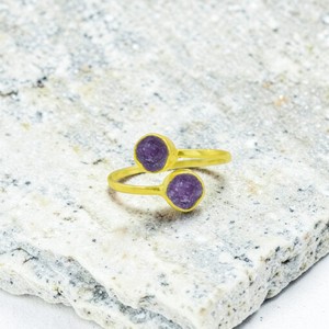Bague ouverte en rubis teinté fait main |   Bijoux ajustables avec double pierre rouge, pierre de naissance - Product Image 1