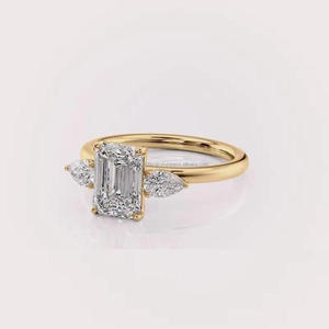 Bague de fiançailles à trois pierres en diamant de laboratoire taille émeraude, or jaune, pierre latérale en forme de poire, bague de promesse, élégante bague de mariage - Product Image 5