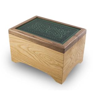 Urne funéraire en bois artisanale pour cendres humaines, boîte décorative pour adultes avec nœud celtique, urne funéraire personnalisée en bois - Product Image 1