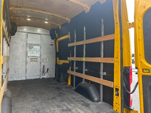 Furgoneta de Carga Ford Transit 250 2020/2021 Ligeramente Usada con Transmisión Automática 84,459 km (Furgoneta de Panel) - Product Image 5