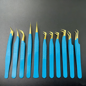 Pince à épiler pour cils RMI en acier inoxydable avec pointe en plasma dorée, revêtement en poudre bleue, poignée diamantée, texture de pointe lisse, longueur 10 mm - Product Image 1