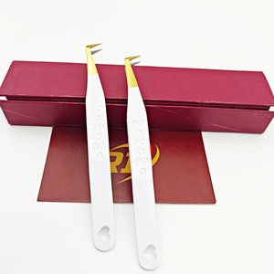 Pince à épiler professionnelle de précision pour extensions de cils Revamp International, en acier inoxydable, pointe en fibre en forme de cœur, 90 degrés, pour volume - Product Image 5