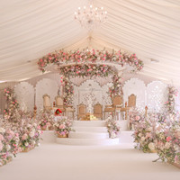 Mandap de mariage traditionnel Rajwada en FRP sculpté classique, thème Mayur, style dôme de pilier, décoration de mariage durable