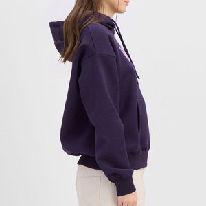 Sudadera con Capucha Unisex Morada con Bolsillo Frontal Tipo Canguro y Estampado de Letras Iridiscentes, Ropa Urbana Antiencogimiento en Oferta - Product Image 2