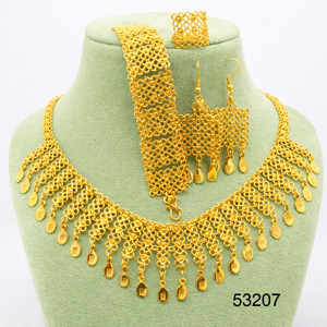 Collar de Mujer MOLL JEWELLERS, Moderno y Elegante, Chapado en Oro, con Circonita Natural, Cadena de Cuerda Sólida, Diseño de Hoja, de Tercera Marca - Product Image 2