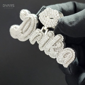 Pendentif personnalisé en argent sterling 925 avec lettres initiales, serti de moissanite VVS glacée, style luxueux, certifié GCI & IDGL, sertissage griffe, unisexe - Product Image 4