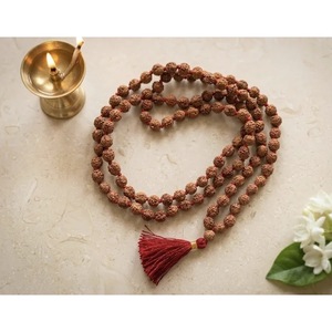Pulsera de cuentas de Rudraksh sagrado - Mala hecha a mano - 108 cuentas de Rudraksh - Jaipur, India - Product Image 1