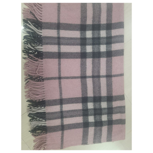 ผ้าห่มทอมสันสีชมพูสัมผัสนุ่ม สำหรับเตียงนอน ให้สัมผัสเรียบเนียนและให้ความรู้สึกอบอุ่น เหมาะสำหรับใช้ในชีวิตประจำวัน - Product Image 4