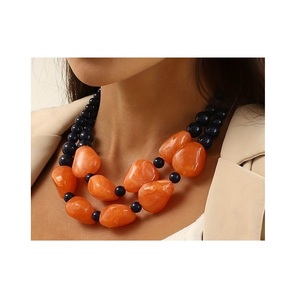 Collar de Resina Hecho a Mano con Flores Reales, Elegante Colgante Floral, Joyería para Mujer, Regalo con Estilo para Ocasiones Especiales - Product Image 1