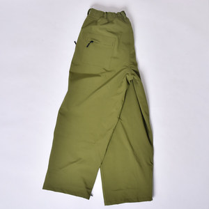 Pantalones de Esquí Profesionales Color Verde Oliva, Aislantes, con Lazos para Cinturón, Cierres de Ventilación y Polainas para Nieve - Product Image 1