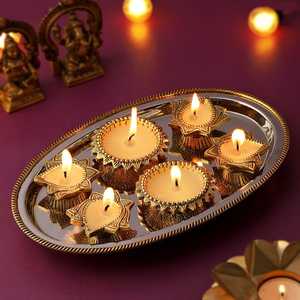 Candélabre circulaire en métal avec supports pour diya, pour les activités religieuses et les décorations festives - Product Image 1