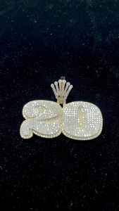 จี้มงกุฎสั่งทำพิเศษ ประดับเพชรโมอิสซาไนต์ 20 เม็ด พร้อมอักษรย่อแบบฮิปฮอป เงินแท้ 925 เครื่องประดับจี้และชาร์ม - Product Image 4