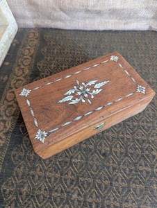 Decorative <b>Vintage</b> Style Wooden Jewelry <b>Box</b> With Resin Inlay Lid Carved Floral Design For Table Office Decor Storage container - Product Image 1