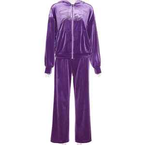 Conjunto de tela suave con cremallera completa de calidad premium, decorado con elementos brillantes y detalles artísticos personalizados en terciopelo con pedrería. - Product Image 2