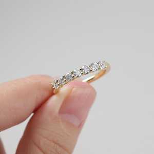 แหวนเพชรทรงกลมเจียระไนแบบบริลเลียนท์ ครึ่งวง สำหรับผู้หญิง ทองคำแท้ 14K ดีไซน์เรียบหรู ของขวัญสุดเซอร์ไพรส์ - Product Image 2