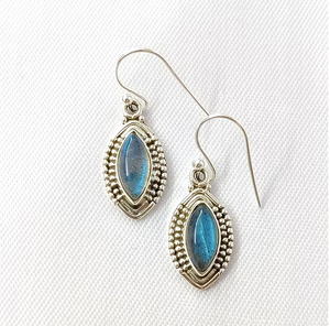 Boucles d'oreilles pendantes en labradorite pour femme (4,3 grammes) en argent sterling 925, forme marquise, tendance, pour fêtes et mariages - Product Image 3