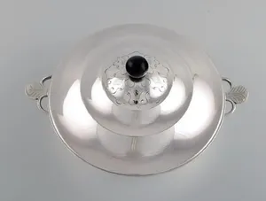 Cacerola de Acero Inoxidable de Grado Alimenticio de Alta Calidad |   Diseño Elegante de Retención de Calor para el Hogar y Restaurantes - Product Image 4