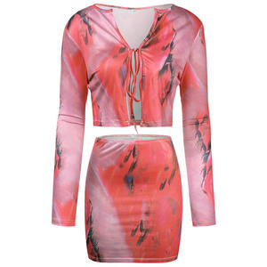 Ensemble 2 pièces pour femmes de haute qualité et tendance, haut à col rond uni et short tricoté au-dessus du genou pour les sorties en boîte de nuit - Product Image 3