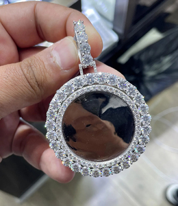 Colgante de aleación chapado en rodio con diamante moissanita redondo VVS, estilo clásico, para regalo unisex, joyería hip hop. - Product Image 2