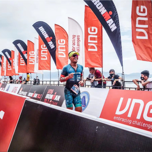 ธงชายหาดรูปหยดน้ำ ธงชายหาดรูปหยดน้ำแบบกำหนดเองสำหรับการโฆษณาภายนอกอาคาร ธงรูปหยดน้ำพร้อมการพิมพ์ดิจิทัล - Product Image 1