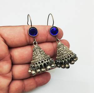 Exquisitos Aros Tribales Afganos con Incrustaciones Intrincadas de Lapislázuli Azul, Motivos Geométricos Estampados a Mano en Plata y Diseño en Cascada - Product Image 6