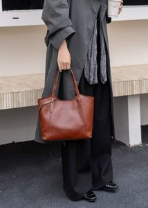 Sac fourre-tout pour femme en cuir de vachette véritable BQ20589 avec doubles poignées et bandoulière amovible - Product Image 6
