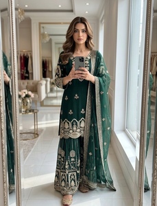 Ensemble de costume festif trois pièces pour femme Georgette avec kurta à sequins de 5 mm, pantalon palazzo évasé et dupatta brodé, prêt-à-porter - Product Image 2