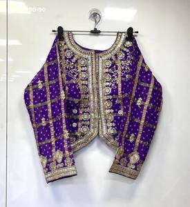 เสื้อโค้ทีสไตล์สั้นคุณภาพสูง ผ้าจอร์เจตต์พิมพ์ลายบันดานี พร้อมงานปักเลื่อมและลูกปัด คอลเลคชั่นเสื้อผู้หญิง แฟชั่นสำหรับส่งออก - Product Image 5