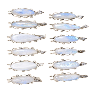 Pendentifs en pierre de lune arc-en-ciel et agate, en vrac, pierres précieuses sculptées avec gravure « Avec amour » - Product Image 2