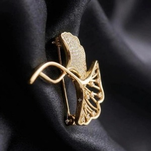 Broche Feuille de Ginkgo Dorée, Broche Florale en Moissanite, Épingle Feuille en Or Jaune 14K, Bijoux Naturels, Broche en Argent 925 avec Moissanite - Product Image 3