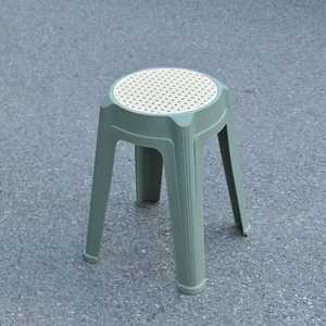 Le tabouret en plastique rembourré de couleur verte - La chaise de jardin confortable, compacte et élégante - Product Image 1