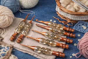 Ganchos de Crochet Ergonómicos de Madera y Resina Hechos a Mano, Personalizables, Coloridos, de Diferentes Longitudes y Grosores, para Principiantes en Tejido a Mano - Product Image 6