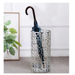 Paragüero de Metal Blanco de Diseño Clásico, Soporte para Paraguas de Hierro para Decoración del Hogar, Diseño de Corona, Organizador de Bastones para Interiores - Product Image 2