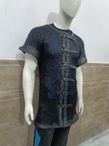 Camisa de malla metálica medieval hecha a mano con remaches, de acero dulce, de media manga, estilo Hauberk de caballero con ribete de cuero para eventos históricos - Product Image 5