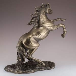 Sculpture de cheval en aluminium royal pour une placement intérieur spectaculaire, avec une construction durable et une finition élégante - Product Image 2