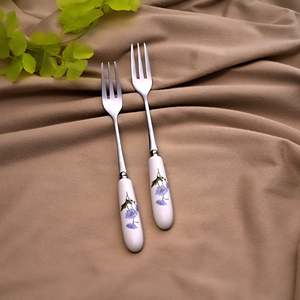 Fourchettes à dessert en métal et céramique écologiques Daisies Bloom, ensemble de 2 jetables mignonnes pour dîner et camping - Product Image 1