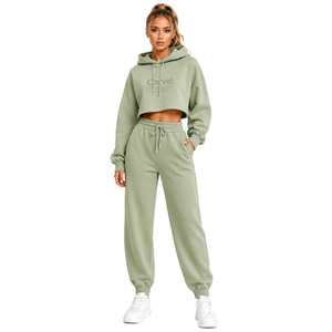 Ensemble de survêtement athleisure pour femme, coupe ample, en molleton de coton épais, avec sweat à capuche court et pantalon de survêtement à revers, brodé ton sur ton personnalisé - Product Image 1