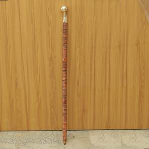 Bastón de diseño creativo hecho a mano con mango de latón de agarre fuerte y diseño moderno de Universal Overseas - Product Image 4