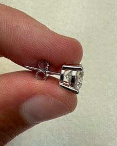 Pendientes de botón de moissanita de corte redondo de 6 mm, chapados en oro, plata de ley 925, unisex, regalo de cumpleaños o aniversario para parejas - Product Image 3