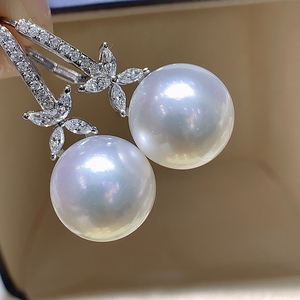 Pendientes de Diamantes de Lujo Estilo Reina, Versátiles, con Perlas Naturales de Agua Dulce - Product Image 2