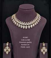 Ensemble collier et boucles d'oreilles Kundan de qualité supérieure 11007 avec pierres en zircon cubique et finition Mehandi pour mariage et fêtes